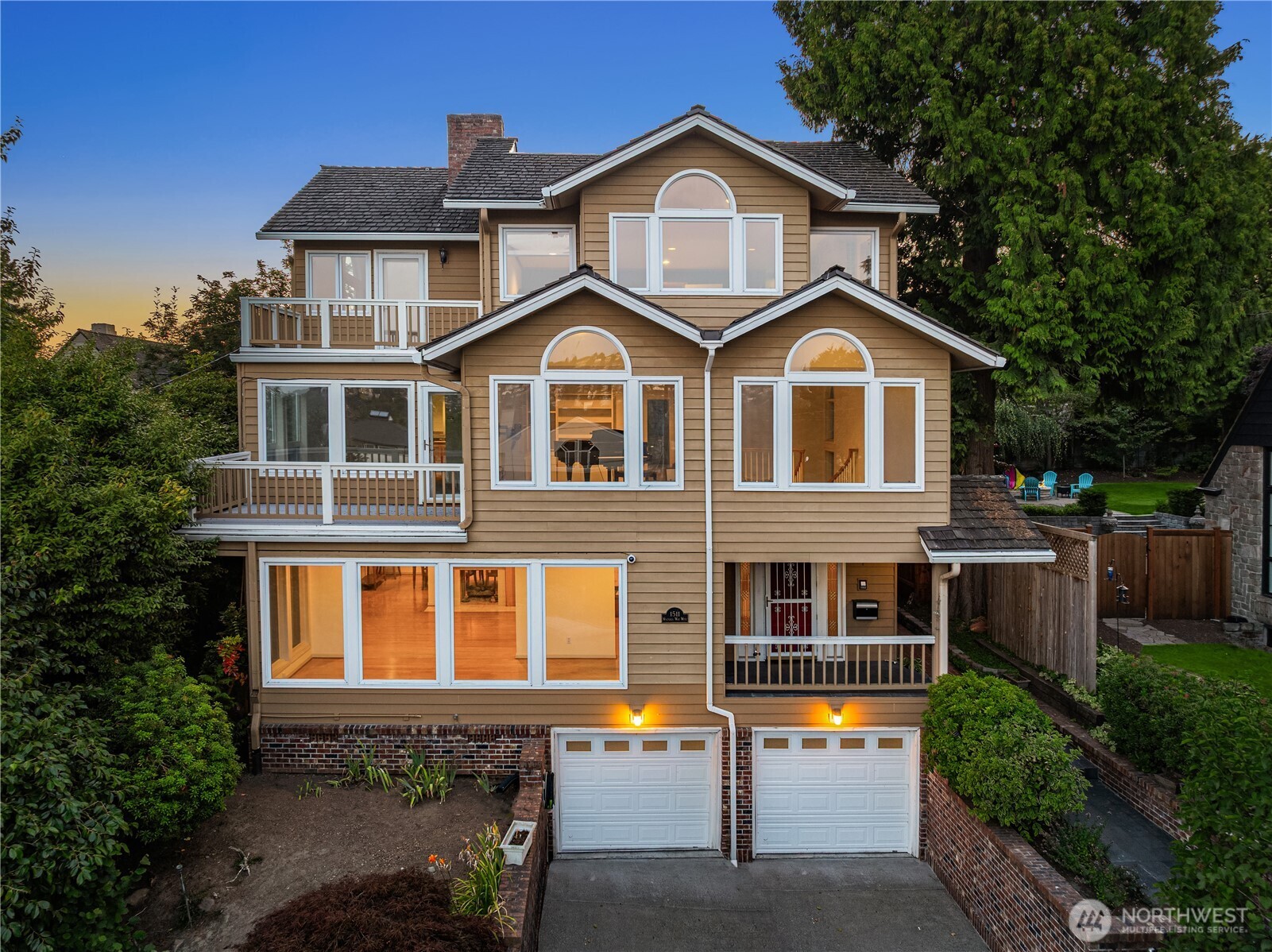 1511 Magnolia Way West Seattle, WA 98199 - Photo 2 of 38