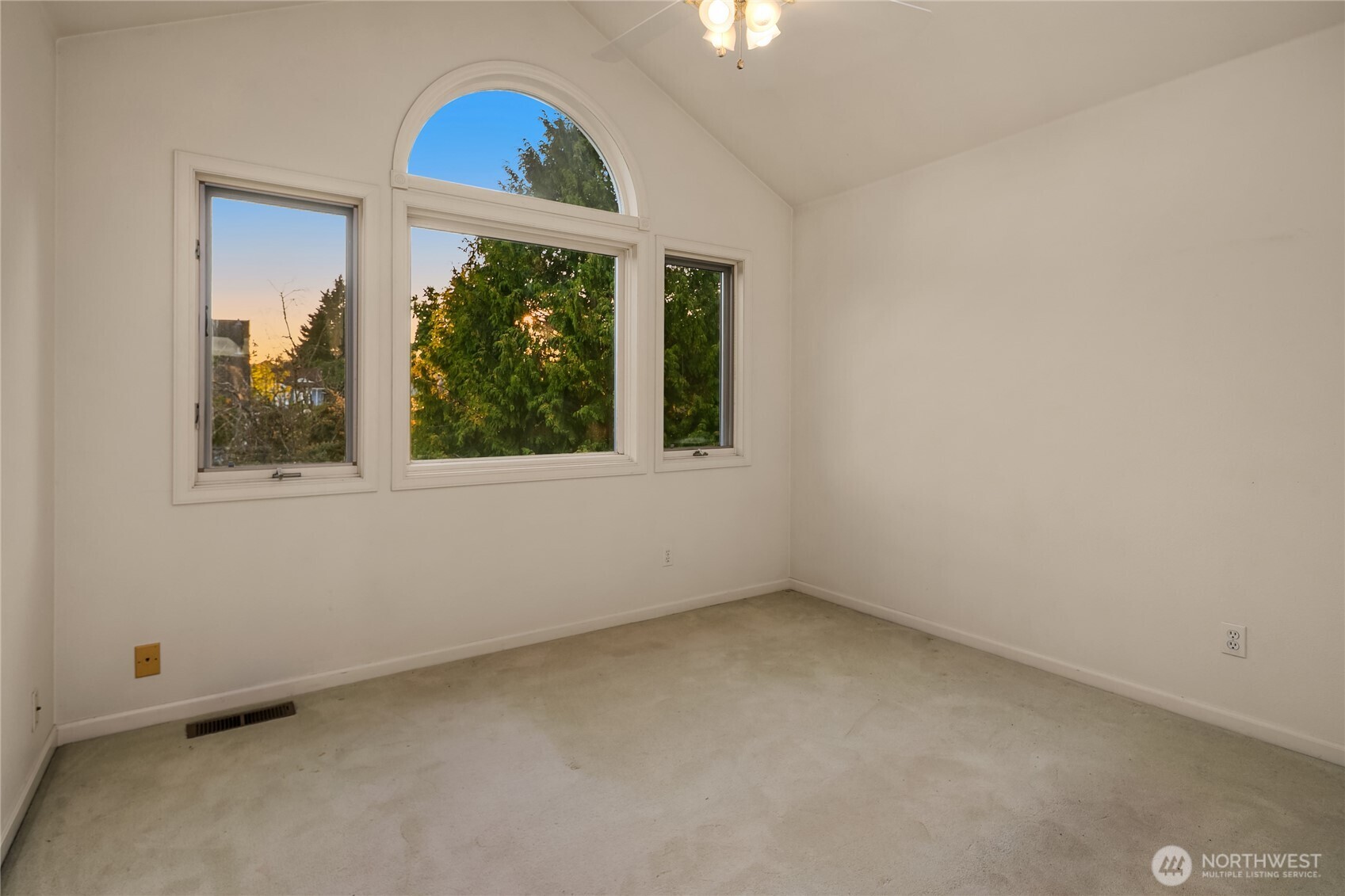 1511 Magnolia Way West Seattle, WA 98199 - Photo 26 of 38