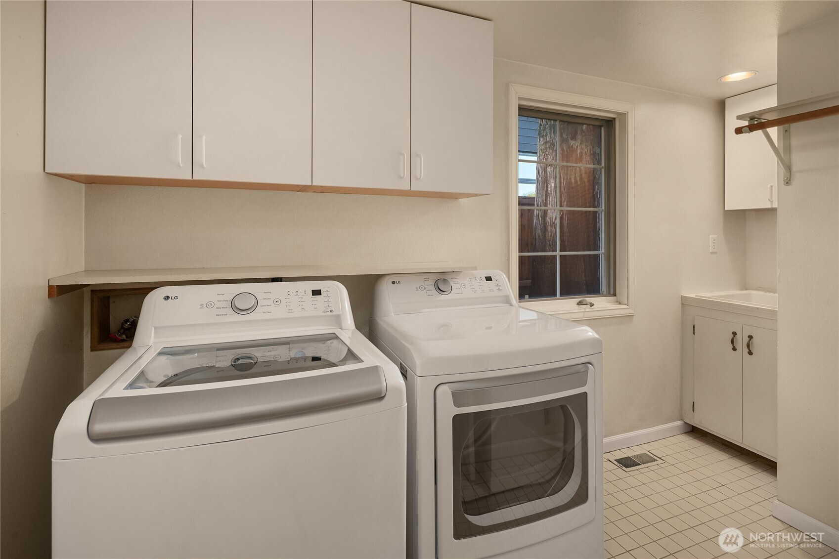 1511 Magnolia Way West Seattle, WA 98199 - Photo 31 of 38