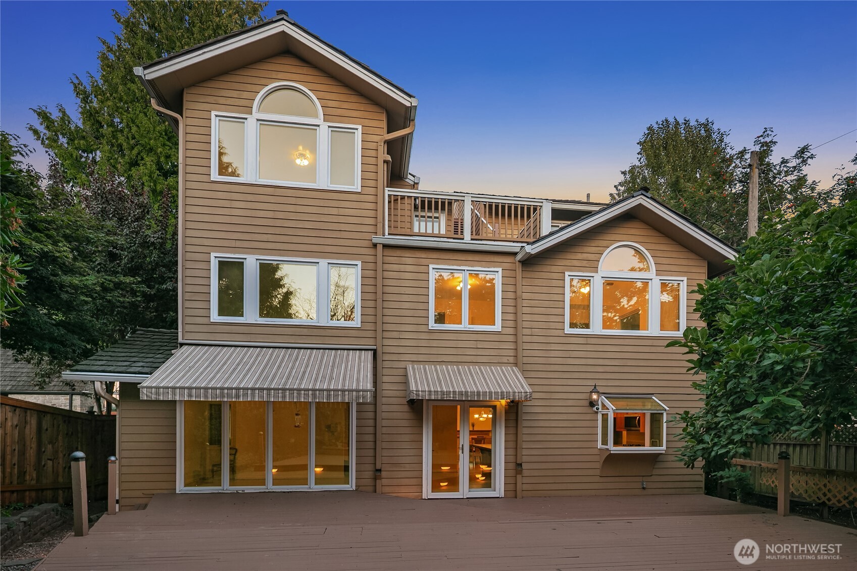 1511 Magnolia Way West Seattle, WA 98199 - Photo 4 of 38