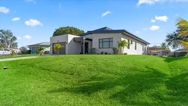 $2,500 | 1017 Northeast 4th Place, Cape Coral, FL 33909