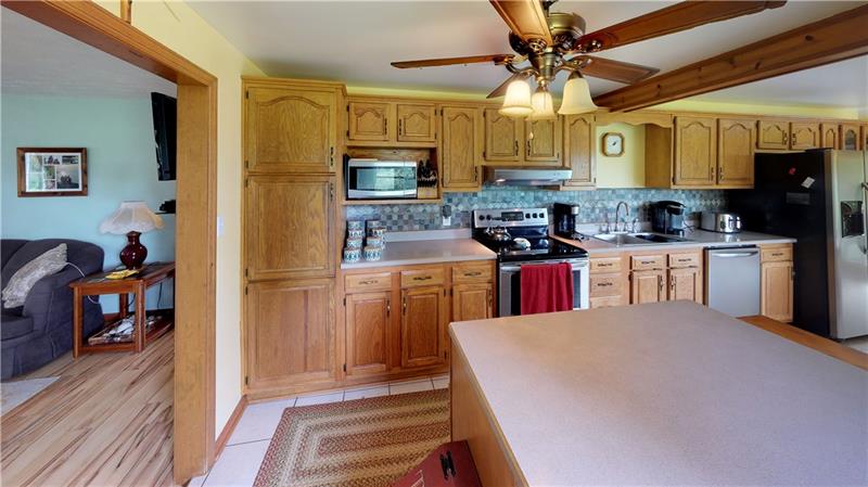 132 Logan Road Valencia, PA 16059 - Photo 5 of 25