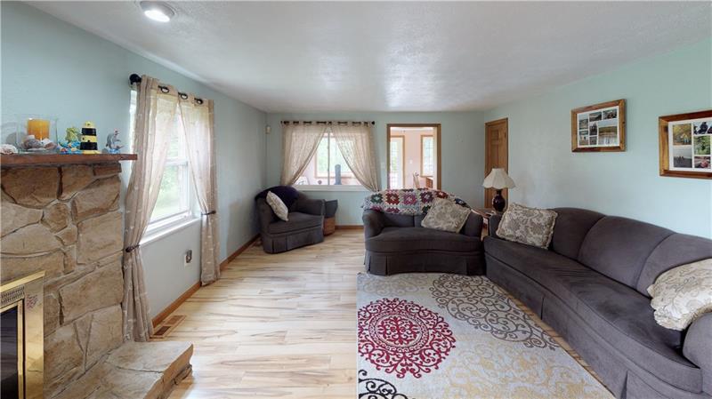 132 Logan Road Valencia, PA 16059 - Photo 8 of 25