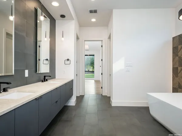 $2,795,000 | 211 Wellesley Hill, San Antonio, TX 78231