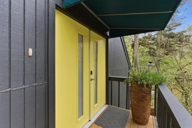 a house view with a outdoor space