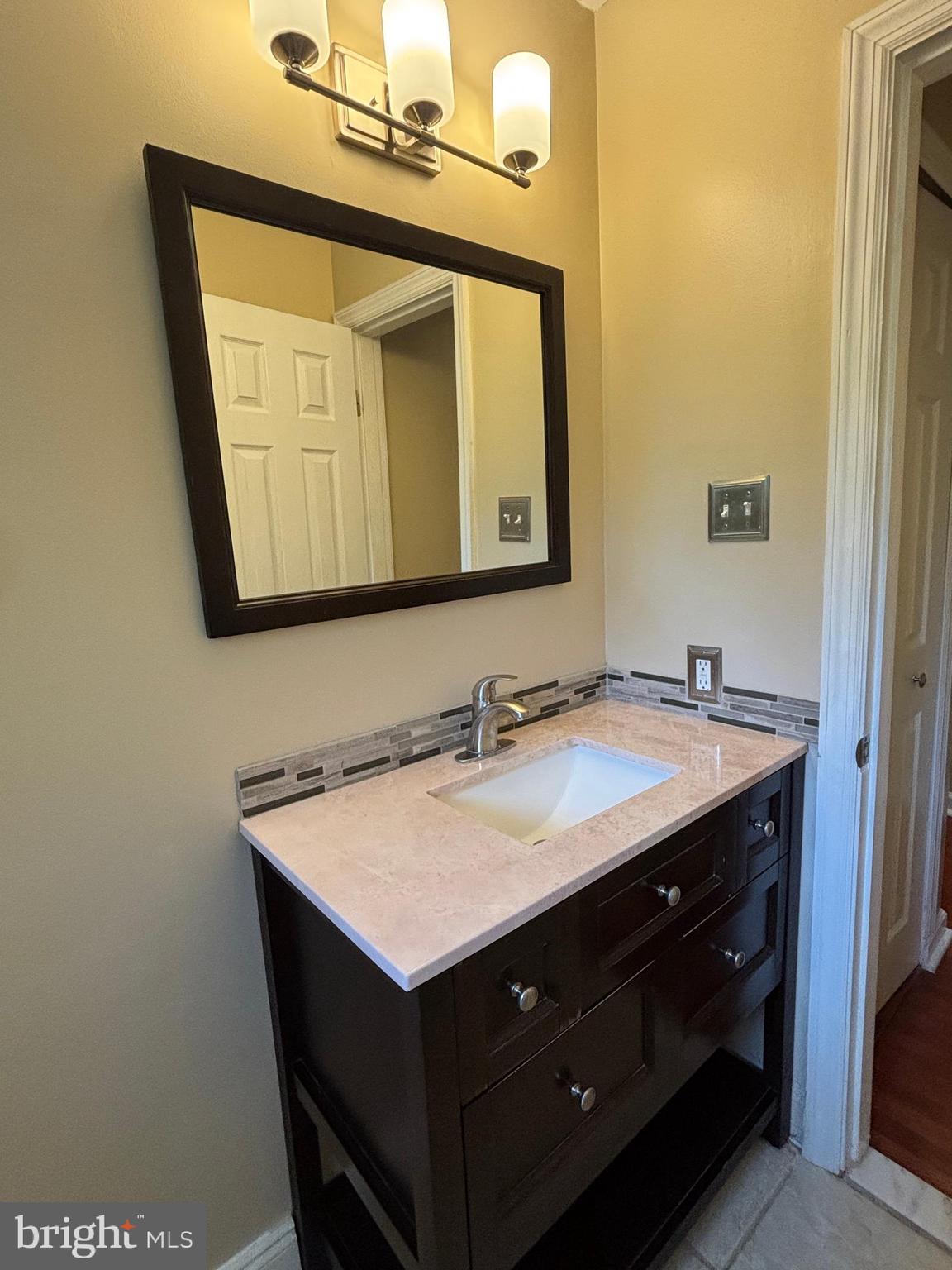 3913 Parsons Road Chevy Chase, MD 20815 - Photo 18 of 43 Hall Bath
