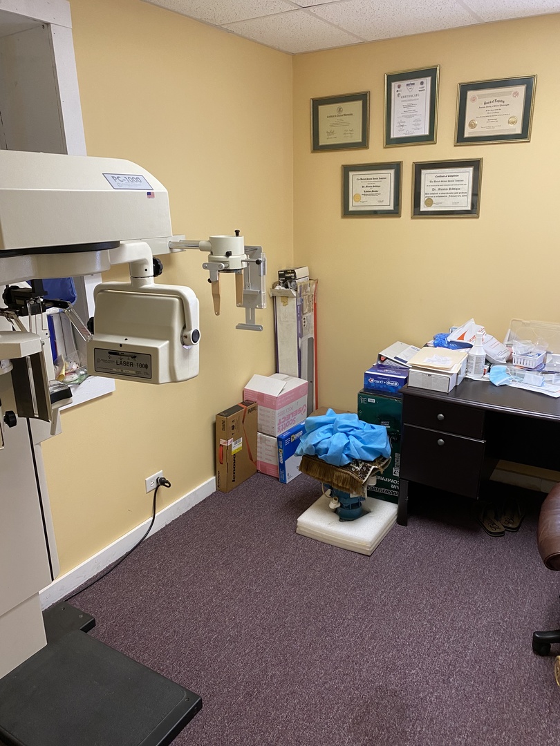 400 North Division Street Harvard, IL 60033 - Photo 10 of 13 a room with furniture and gym equipment