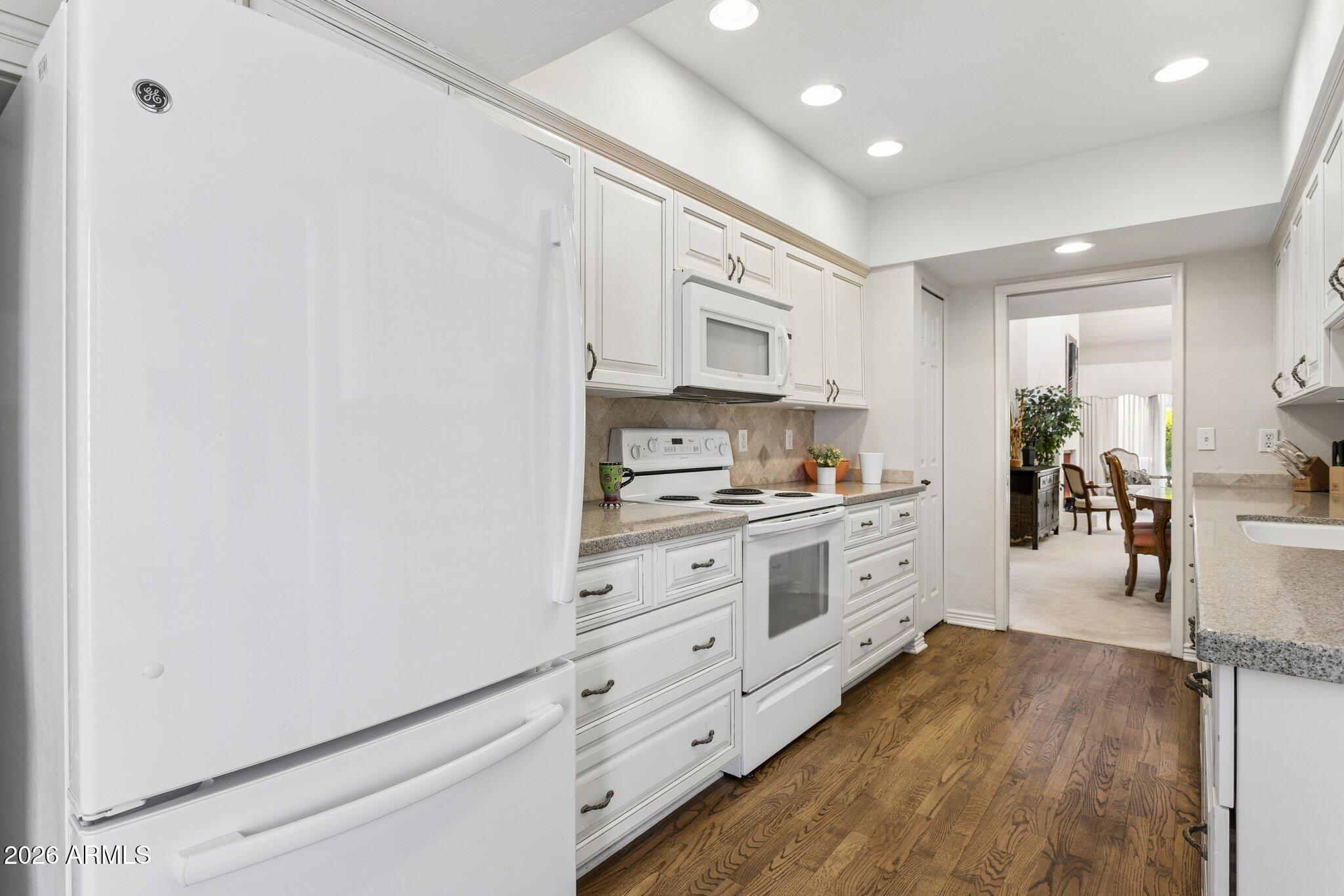 4438 East Camelback Road, Unit 149 Phoenix, AZ 85018 - Photo 33 of 52 Kitchen