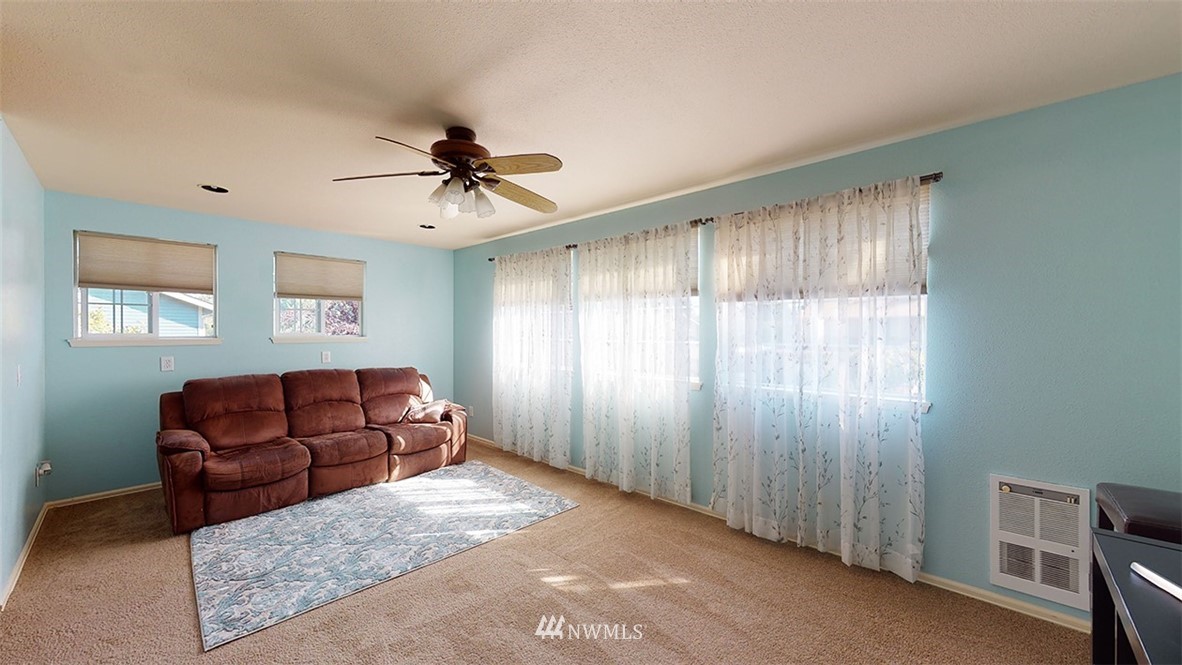 10626 Northeast 204th Place Bothell, WA 98011 - Photo 14 of 22 Gallery Image 14