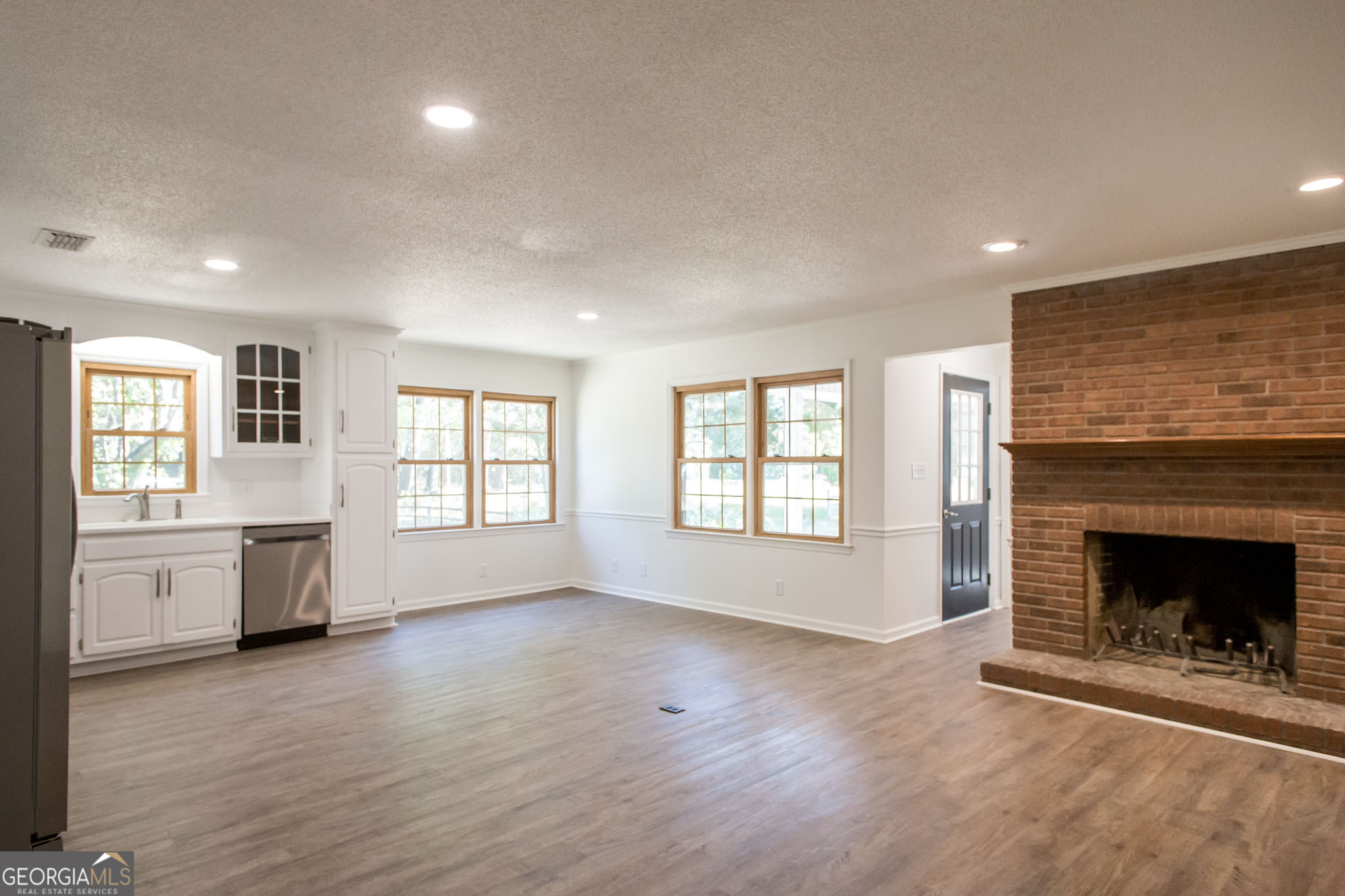 110 Briarwood Road Waycross, GA 31501 - Photo 8 of 35