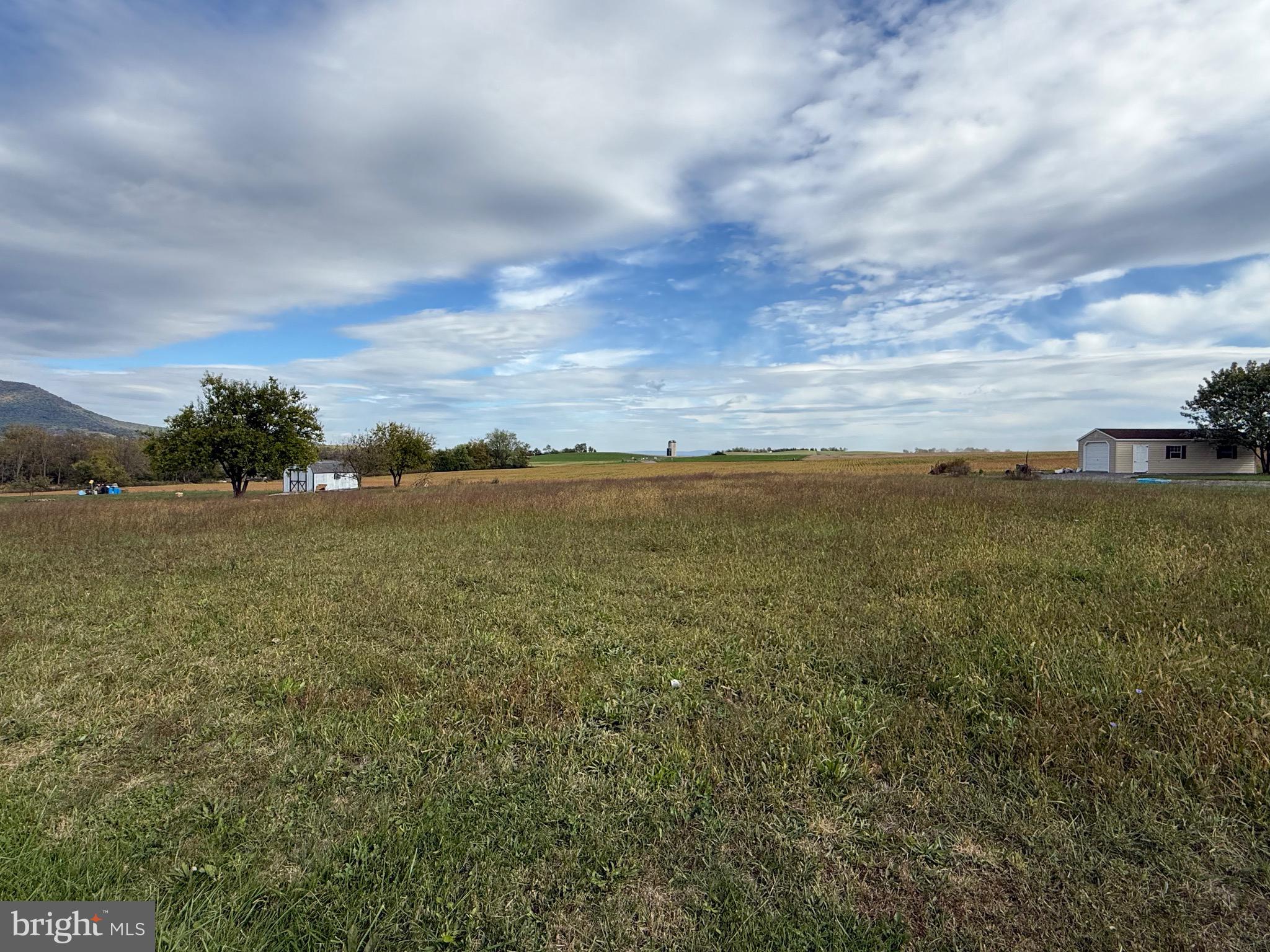 2174 Fort Loudon Road Mercersburg, PA 17236 - Photo 5 of 14 a view of an ocean and beach
