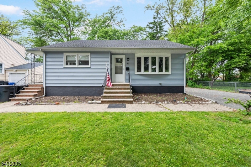 27 Alvin Terrace Springfield, NJ 07081 - Photo 1 of 17