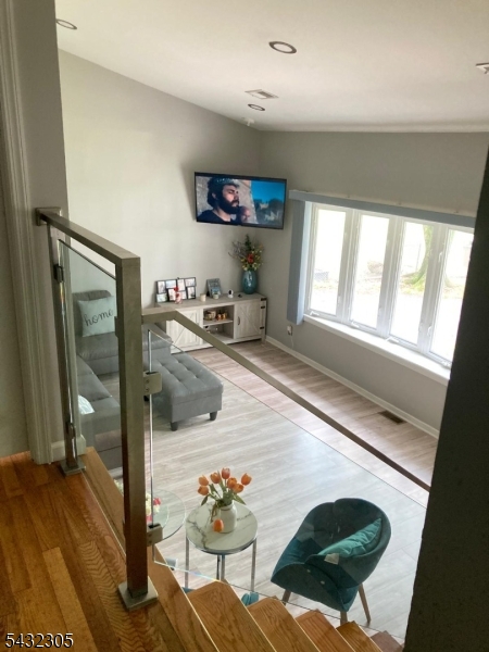 27 Alvin Terrace Springfield, NJ 07081 - Photo 4 of 17