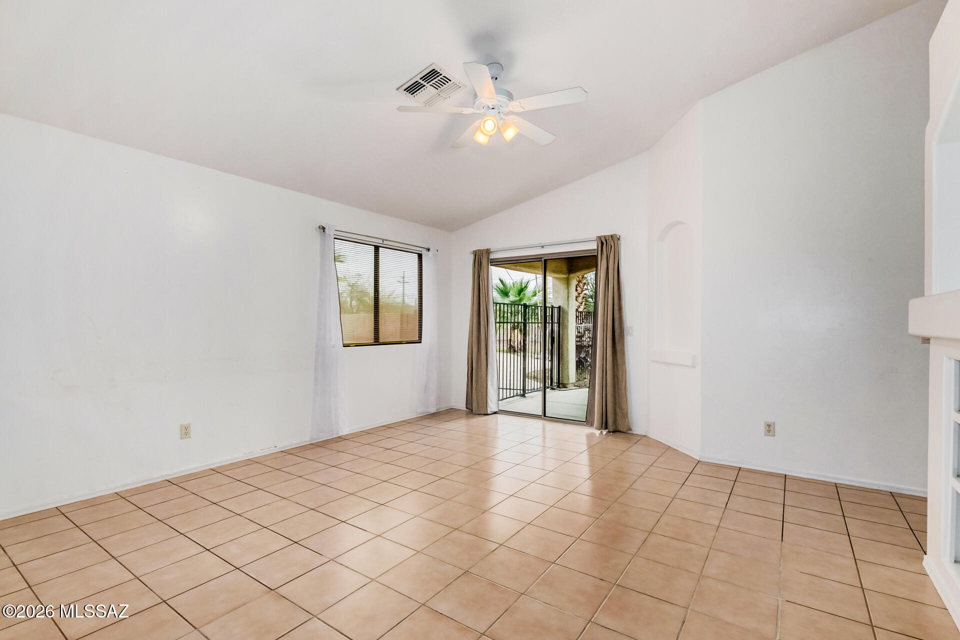 8509 East Sarnoff Ridge Loop Tucson, AZ 85710 - Photo 7 of 32