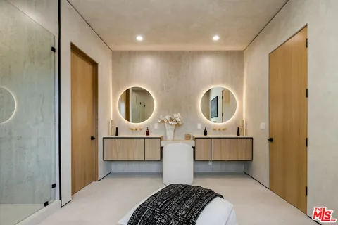a bedroom with bed and a mirror