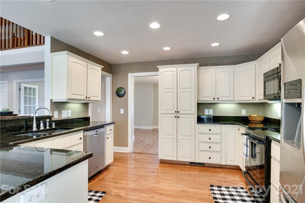 338 Tahlfield Road Sylva, NC 28779 - Photo 12 of 46 Gallery Image 12