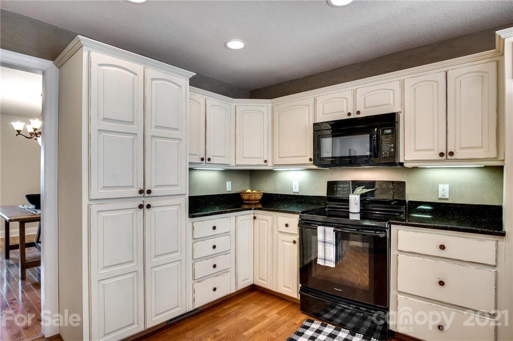 338 Tahlfield Road Sylva, NC 28779 - Photo 15 of 46 Gallery Image 15