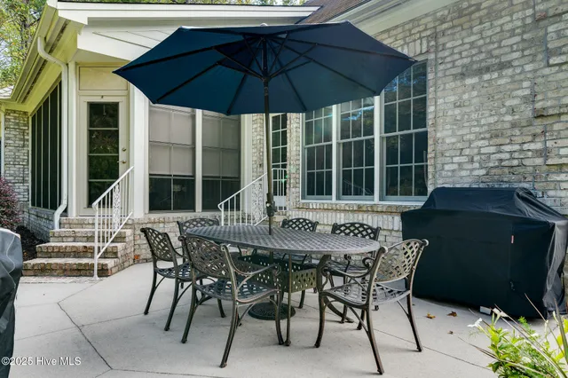 $720,000 | 122 Willow Oaks Drive, Wallace, NC 28466