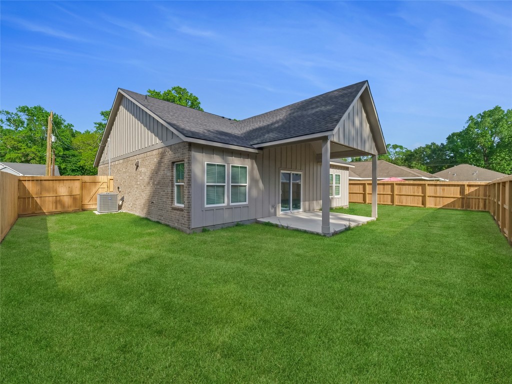 810 South Colbert Street Dayton, TX 77535 - Photo 27 of 31