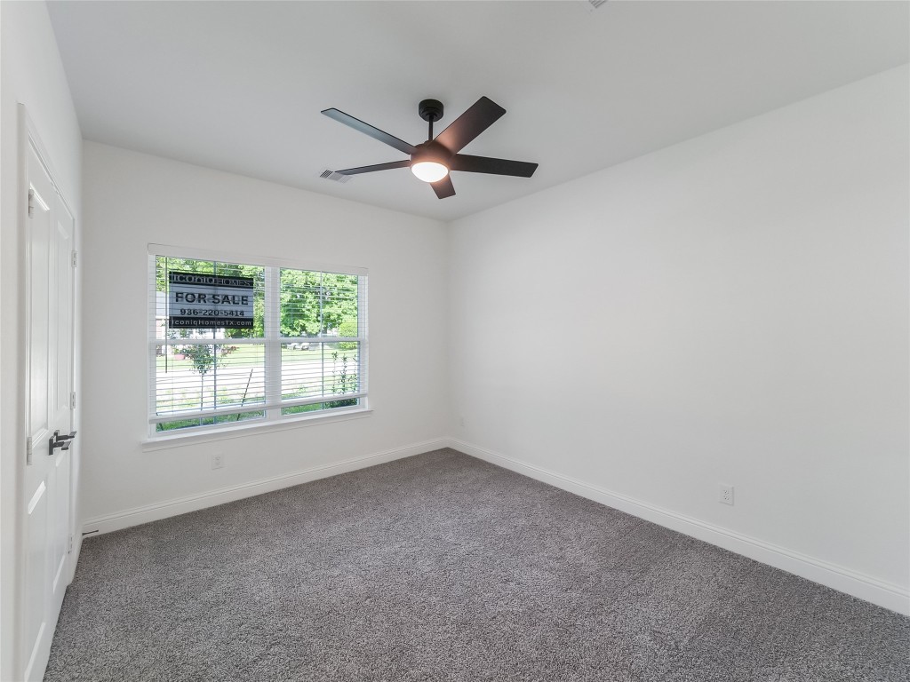 810 South Colbert Street Dayton, TX 77535 - Photo 8 of 31