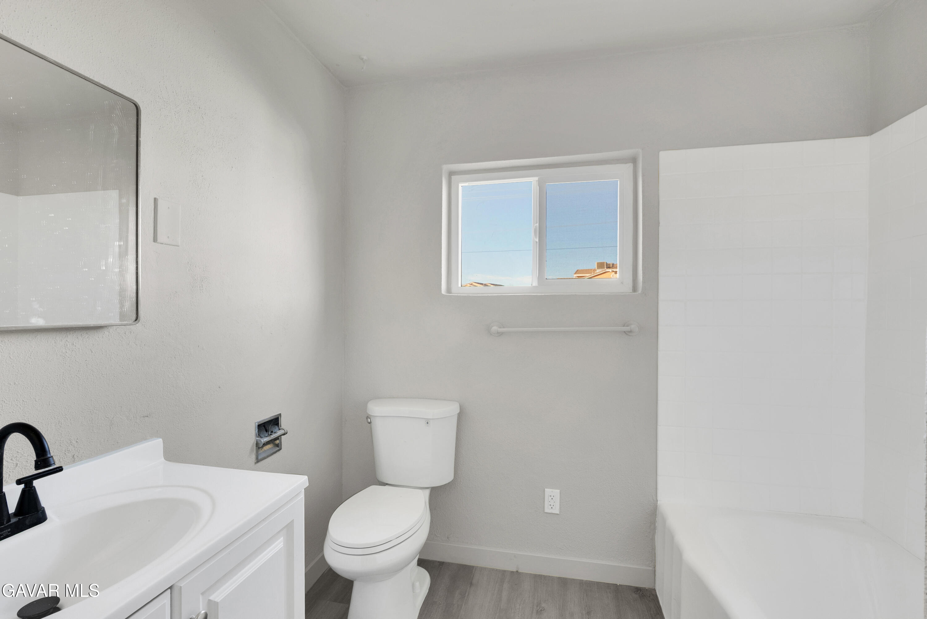 2494 Nadean Mojave, CA 93501 - Photo 13 of 19 a bathroom with a toilet a sink and bathtub