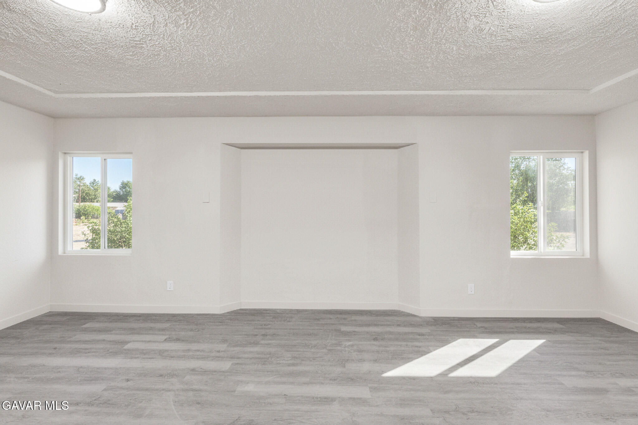 2494 Nadean Mojave, CA 93501 - Photo 16 of 19 an empty room with windows