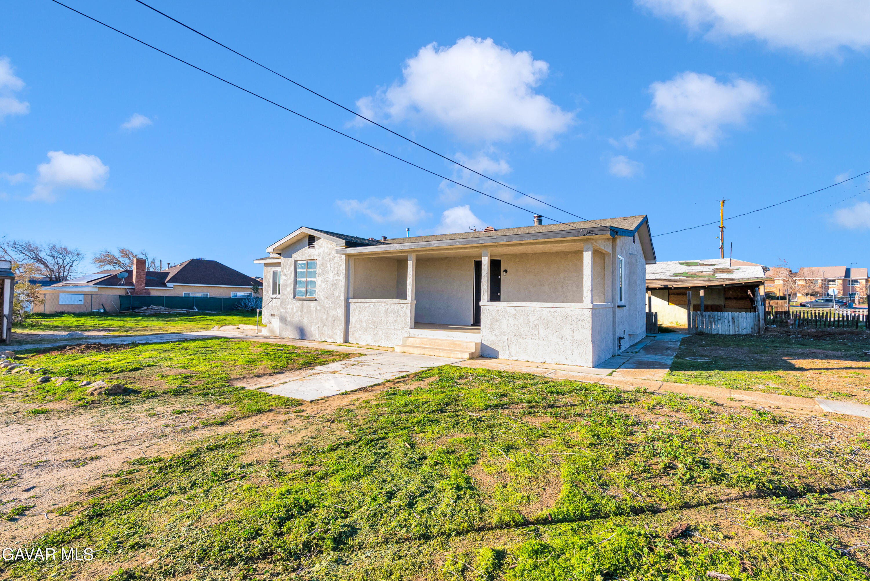2494 Nadean Mojave, CA 93501 - Photo 18 of 19 a swimming pool view with a outdoor seating