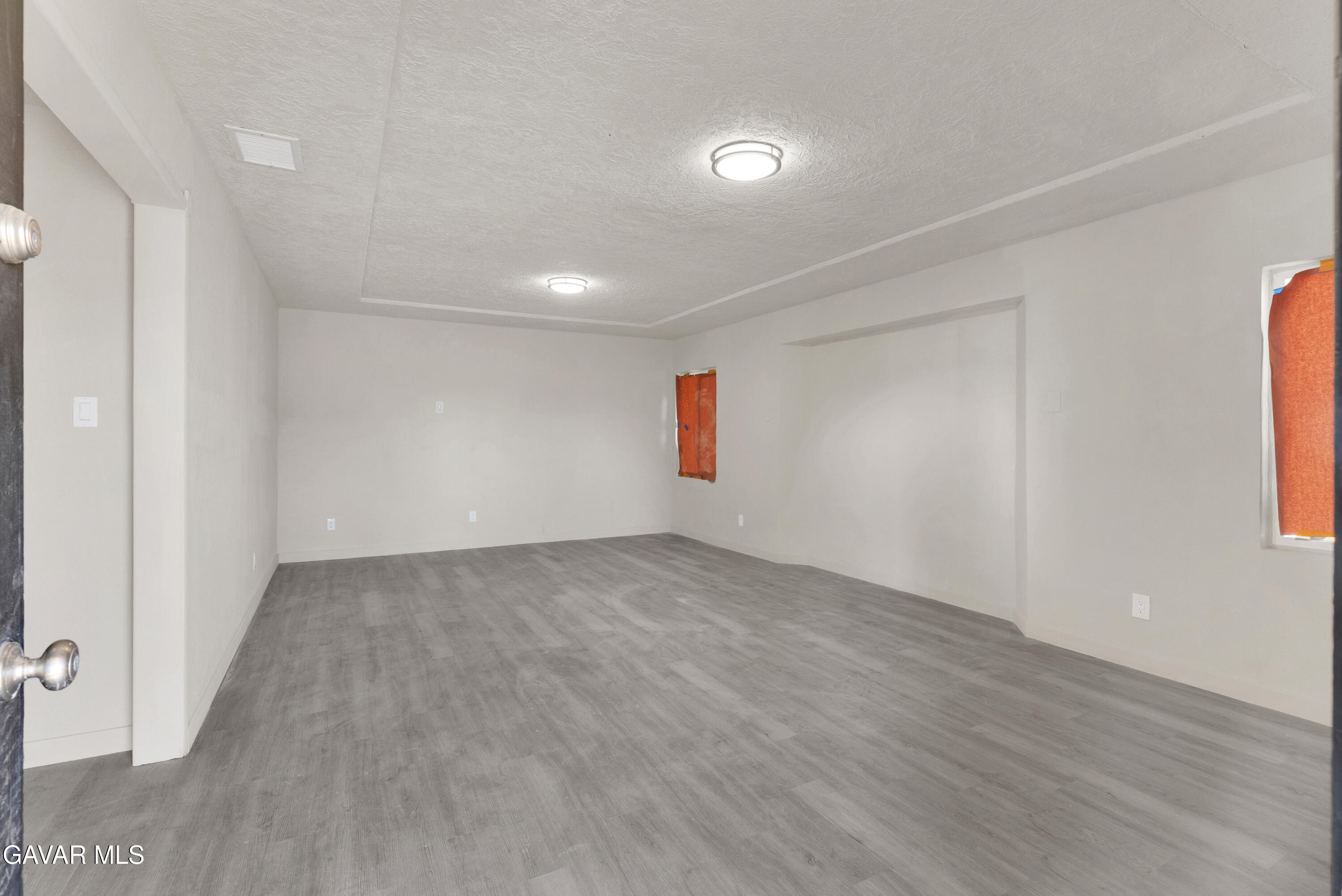 2494 Nadean Mojave, CA 93501 - Photo 3 of 19 an empty room with windows