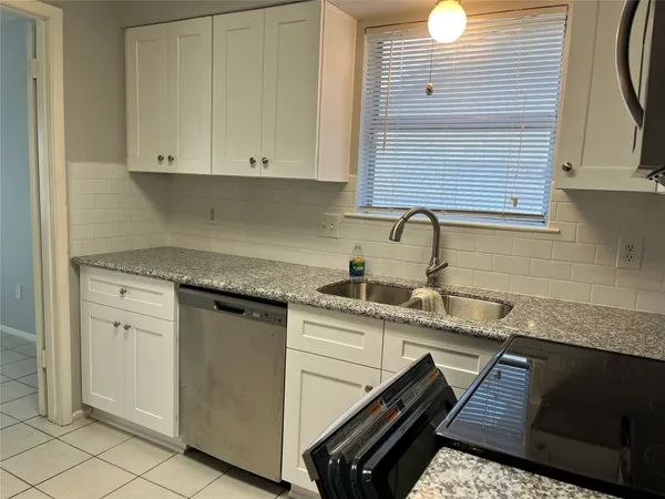 $2,250 | 402 Oak Harbor Drive, Houston, TX 77062