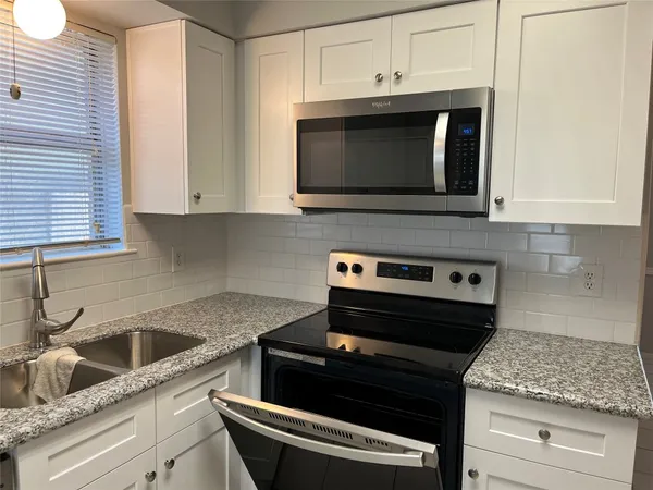 $2,250 | 402 Oak Harbor Drive, Houston, TX 77062