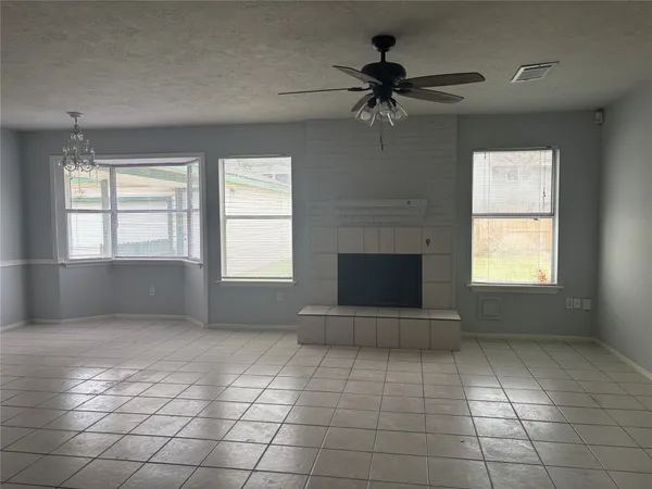 $2,250 | 402 Oak Harbor Drive, Houston, TX 77062