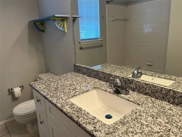 $2,250 | 402 Oak Harbor Drive, Houston, TX 77062