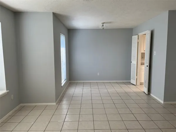 $2,250 | 402 Oak Harbor Drive, Houston, TX 77062