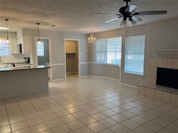 $2,250 | 402 Oak Harbor Drive, Houston, TX 77062