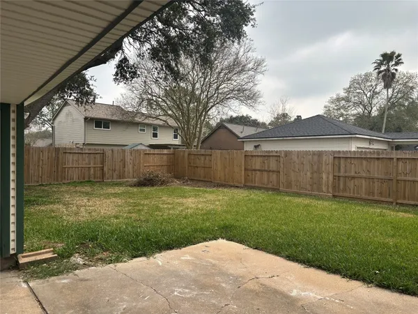 $2,250 | 402 Oak Harbor Drive, Houston, TX 77062