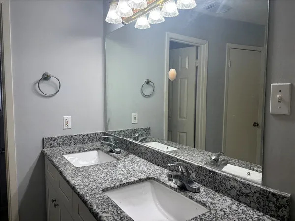 $2,250 | 402 Oak Harbor Drive, Houston, TX 77062