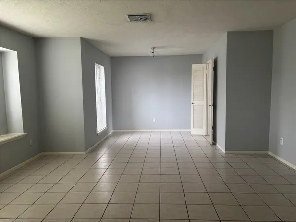$2,250 | 402 Oak Harbor Drive, Houston, TX 77062