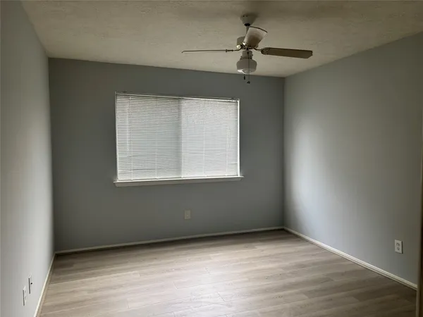 $2,250 | 402 Oak Harbor Drive, Houston, TX 77062