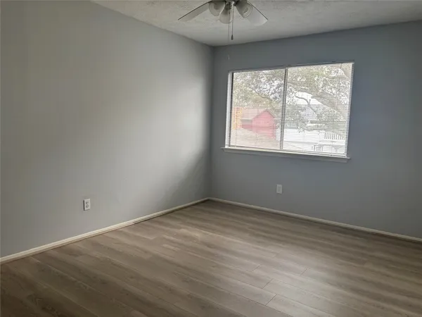 $2,250 | 402 Oak Harbor Drive, Houston, TX 77062