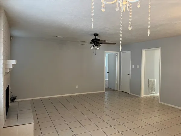 $2,250 | 402 Oak Harbor Drive, Houston, TX 77062