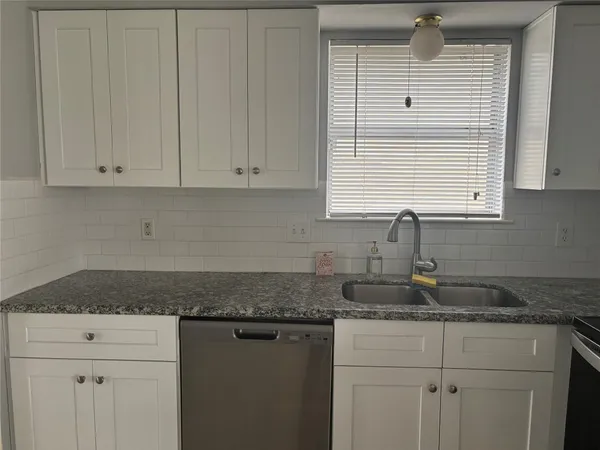 $2,250 | 402 Oak Harbor Drive, Houston, TX 77062