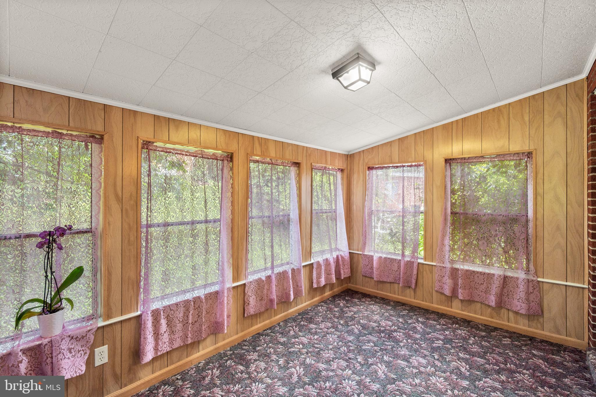 7413 Castlemoor Road Baltimore, MD 21244 - Photo 12 of 32 Enclosed Porch