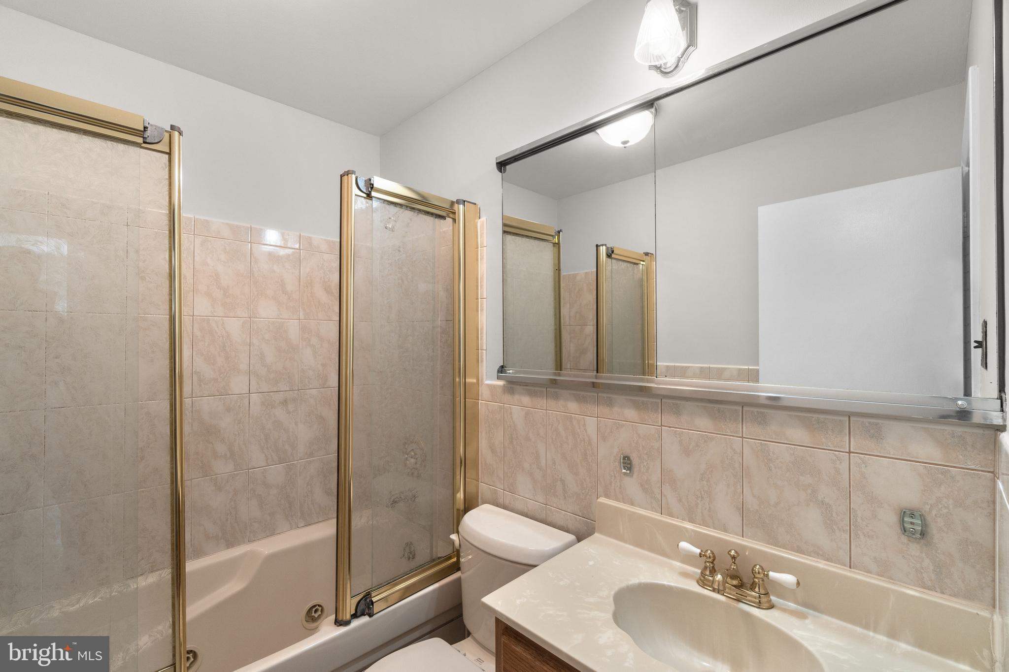 7413 Castlemoor Road Baltimore, MD 21244 - Photo 21 of 32 Bathroom