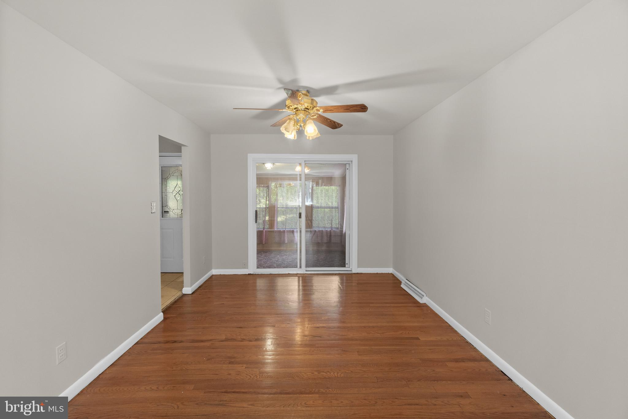 7413 Castlemoor Road Baltimore, MD 21244 - Photo 5 of 32 Dining Room