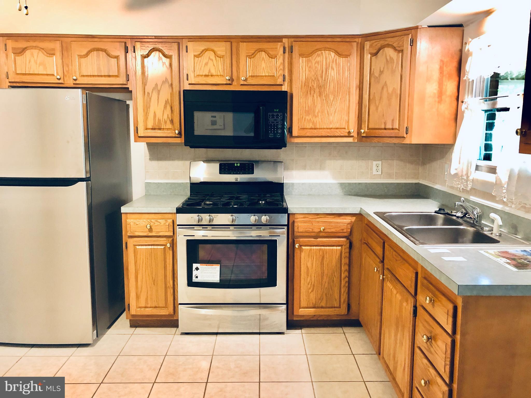 7413 Castlemoor Road Baltimore, MD 21244 - Photo 7 of 32 Kitchen