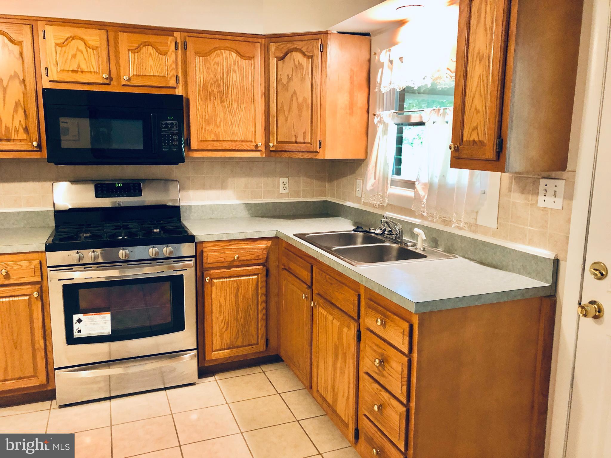 7413 Castlemoor Road Baltimore, MD 21244 - Photo 8 of 32 Kitchen