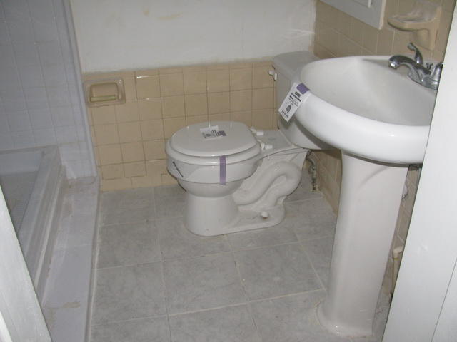 5515 Cove Road Roanoke, VA 24019 - Photo 14 of 25 a bathroom with a sink and toilet