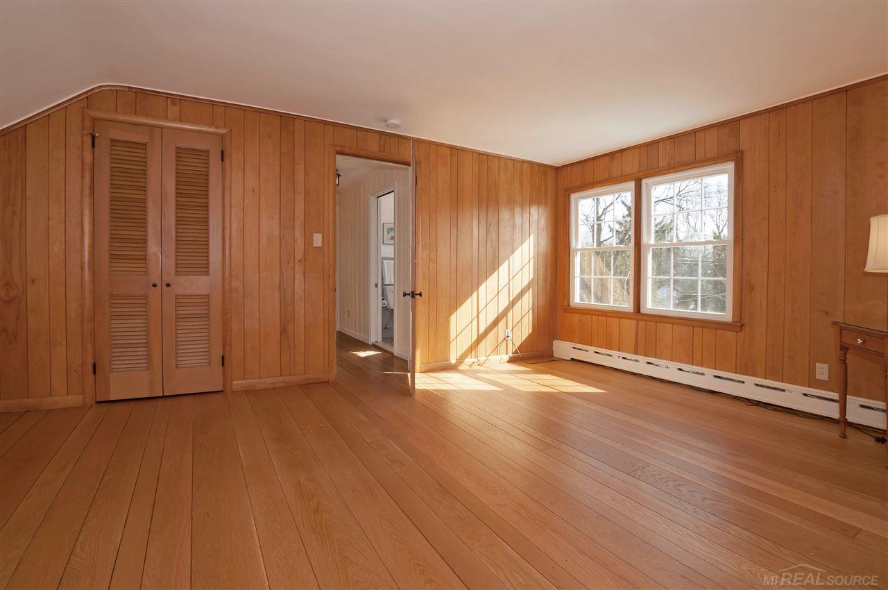 1155 Hampton Road Grosse Pointe, MI 48236 - Photo 30 of 38 31315285-29.JPG