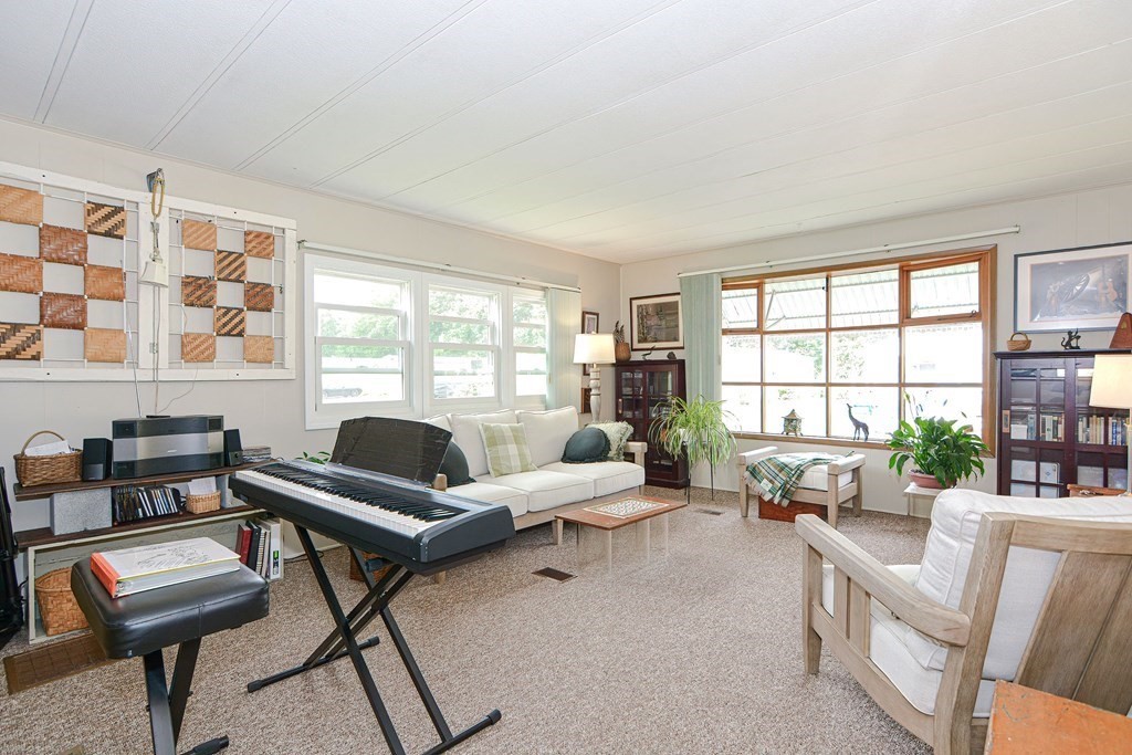 49 Holly Road Taunton, MA 02780 - Photo 9 of 41 Gallery Image 9