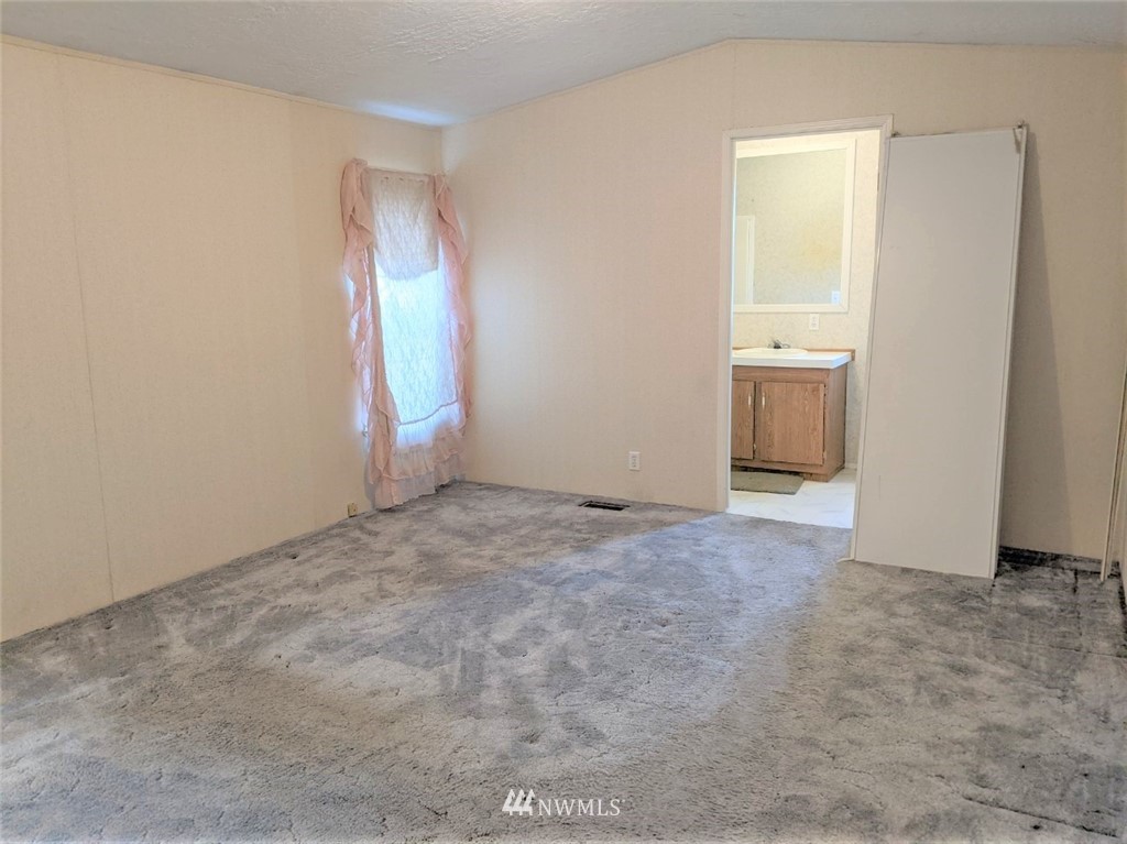 18707 Ivan Street Southwest Rochester, WA 98579 - Photo 7 of 26